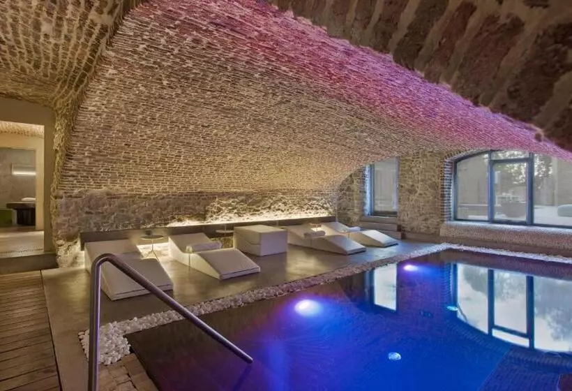 Ne5t Hotel & Spa