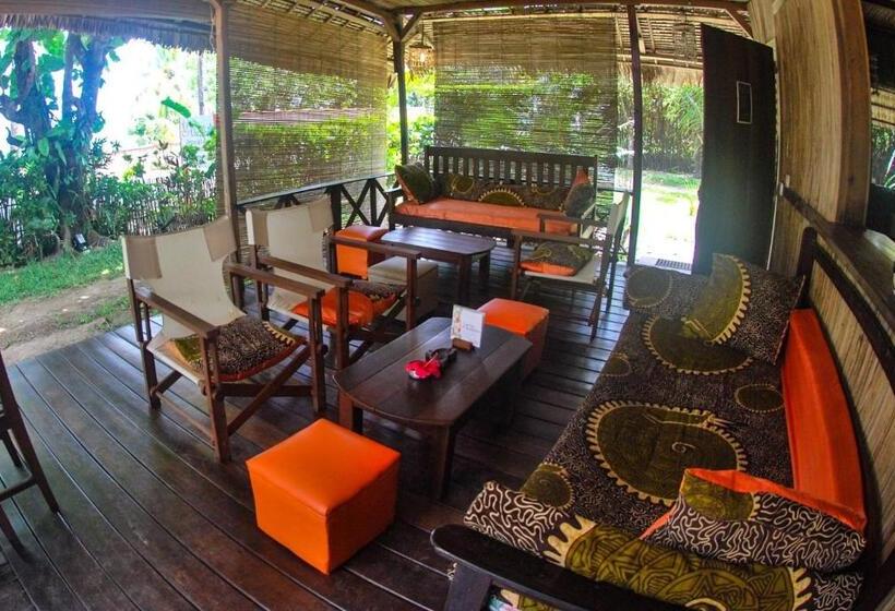 تختخواب و صبحانه Chez Nath