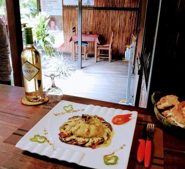 تختخواب و صبحانه Chez Nath