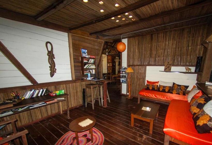 تختخواب و صبحانه Chez Nath