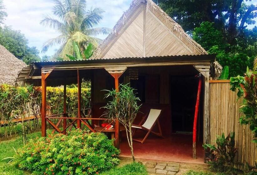 تختخواب و صبحانه Chez Nath