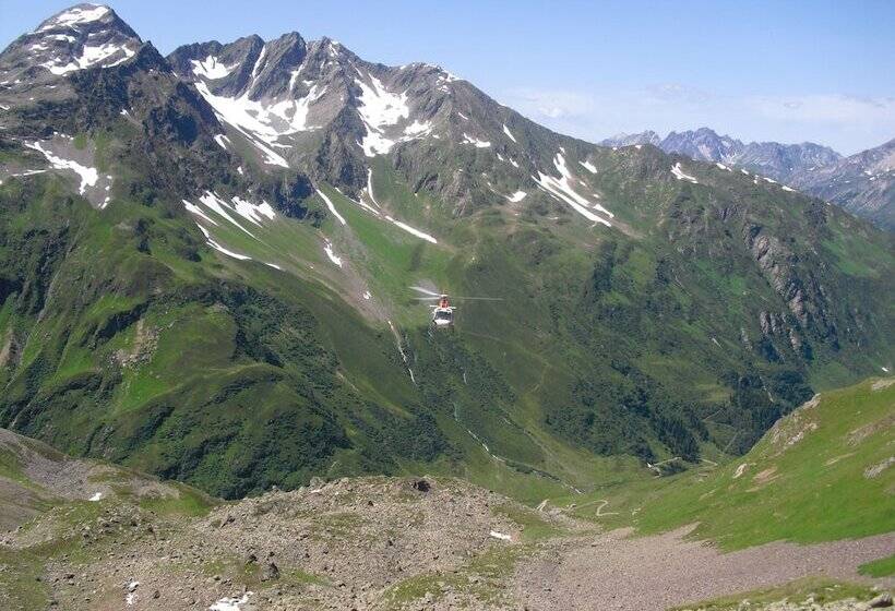 هتل Am Dorfplatz Suites  Adults Only