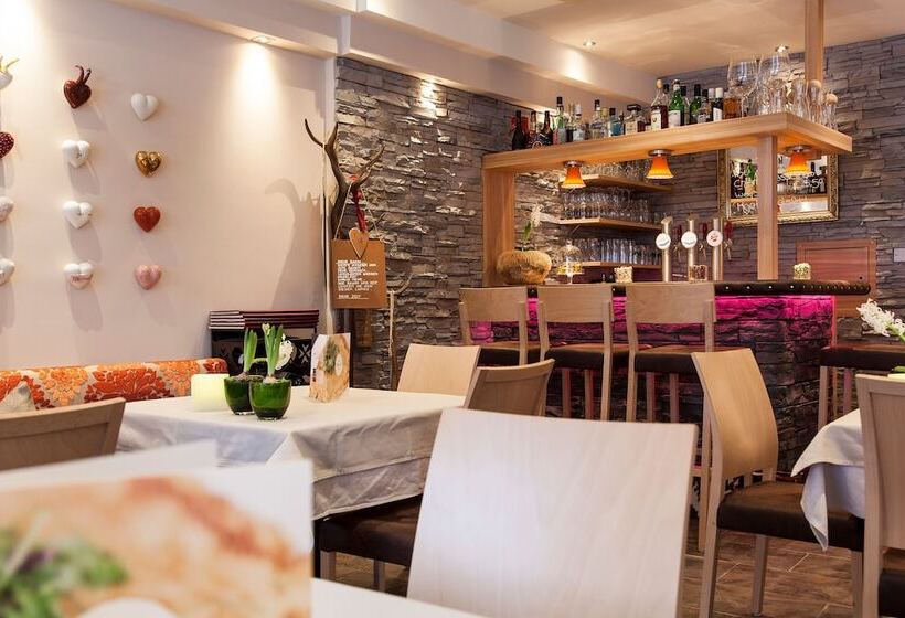 هتل Am Dorfplatz Suites  Adults Only