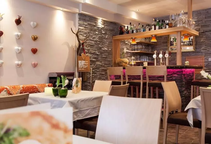 Hotelli Am Dorfplatz Suites  Adults Only