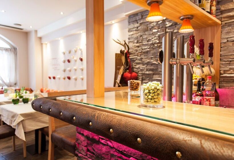 هتل Am Dorfplatz Suites  Adults Only