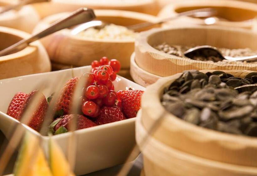 هتل Am Dorfplatz Suites  Adults Only