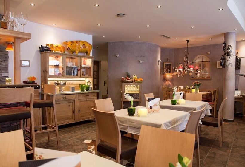 هتل Am Dorfplatz Suites  Adults Only