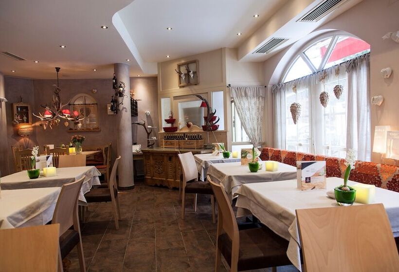 هتل Am Dorfplatz Suites  Adults Only