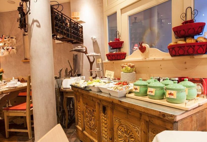 هتل Am Dorfplatz Suites  Adults Only