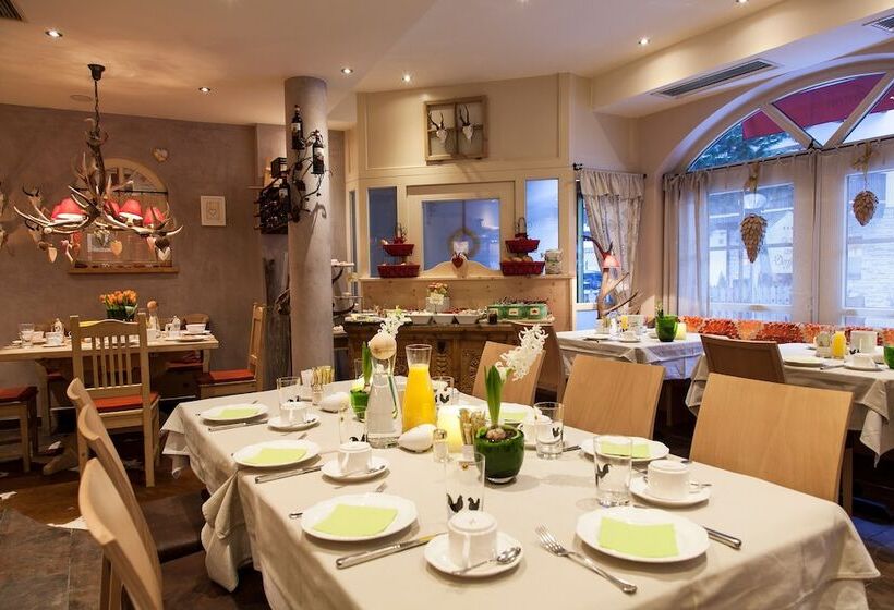 هتل Am Dorfplatz Suites  Adults Only