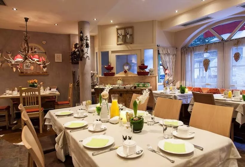 Hotelli Am Dorfplatz Suites  Adults Only