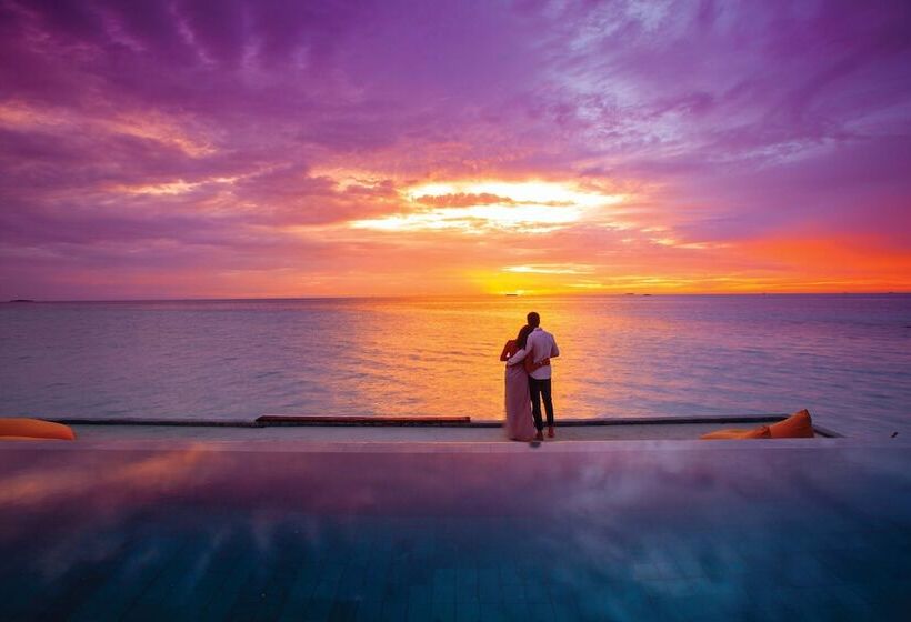 هتل Ozen Life Maadhoo  Luxury All Inclusive