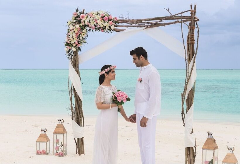 هتل Ozen Life Maadhoo  Luxury All Inclusive