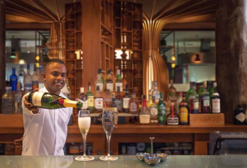 هتل Ozen Life Maadhoo  Luxury All Inclusive