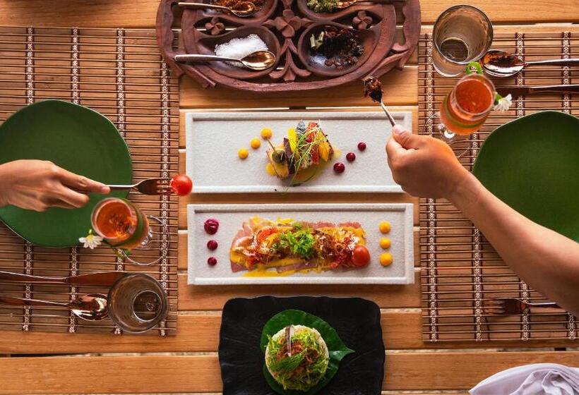 هتل Ozen Life Maadhoo  Luxury All Inclusive