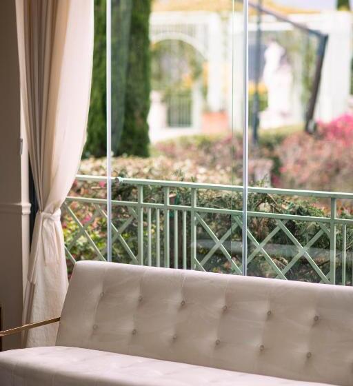 Отель Relais Sassa Al Sole