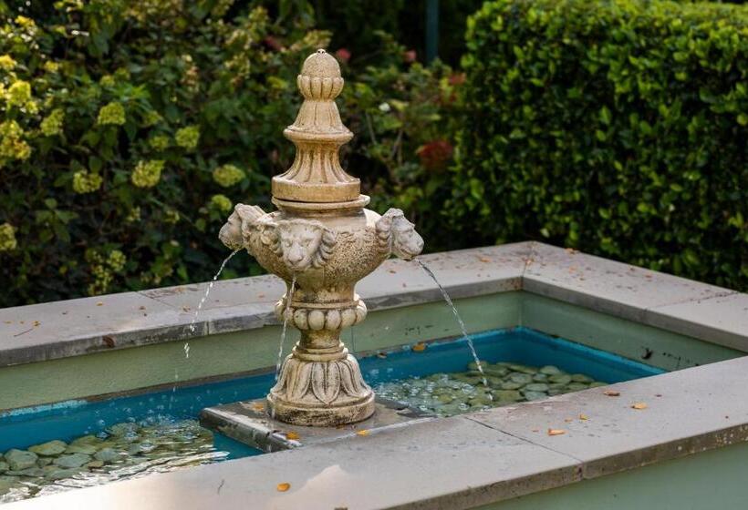 Отель Relais Sassa Al Sole