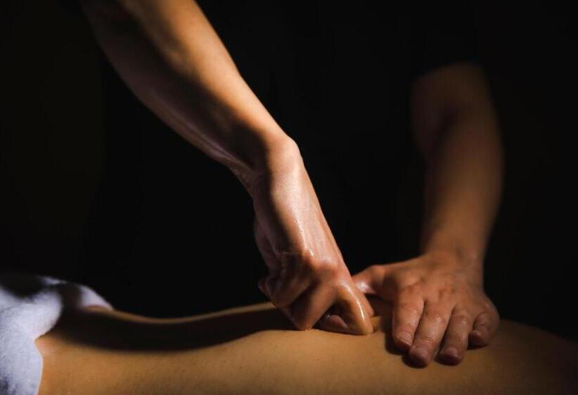 Отель Relais Sassa Al Sole