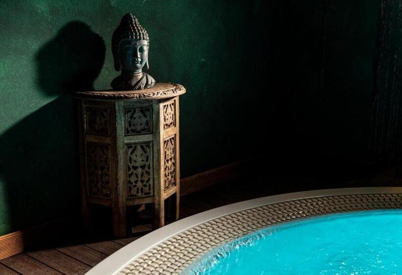 Отель Relais Sassa Al Sole