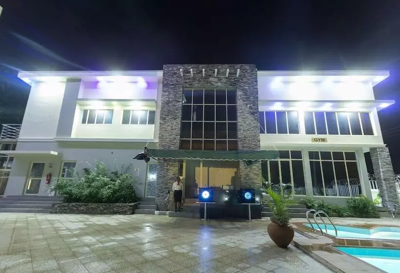 هتل Reno