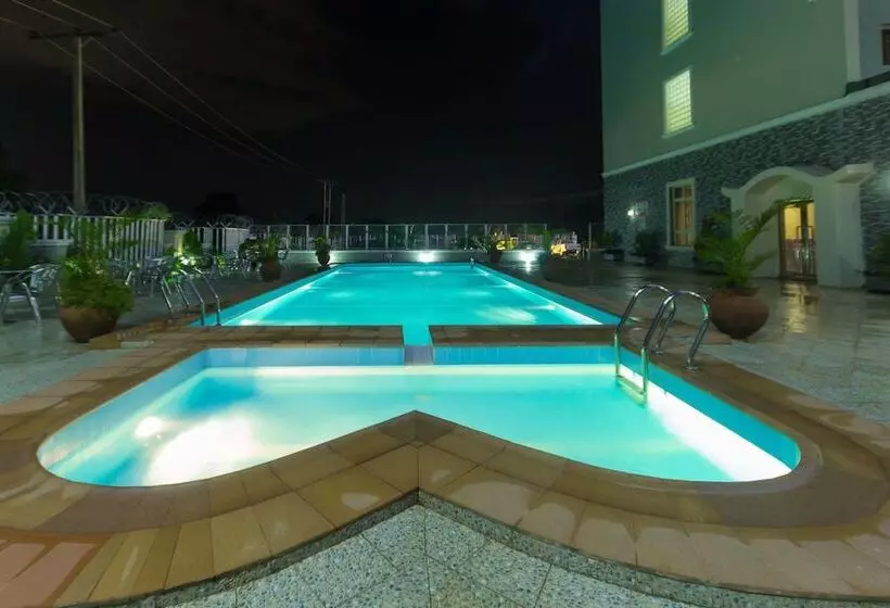 هتل Reno