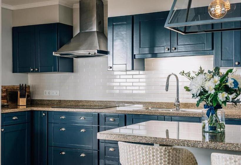 هتل The Bellafonte Luxury Oceanfront