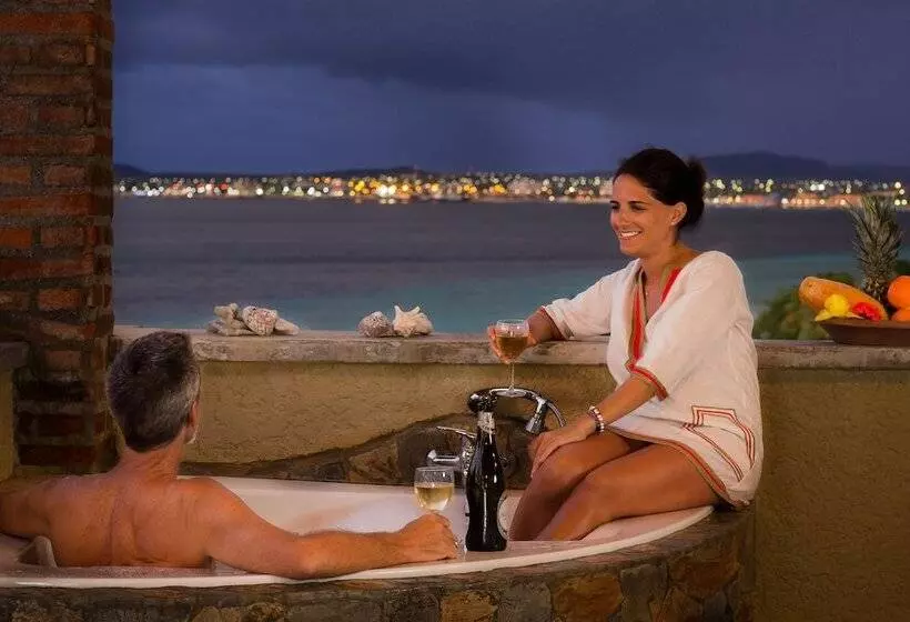 هتل The Bellafonte   Luxury Oceanfront
