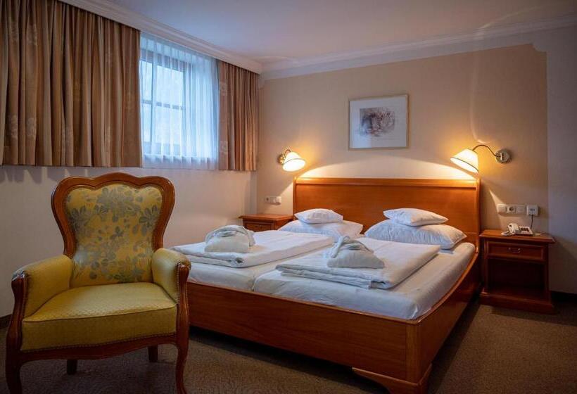 בית מלון כפרי Waldheim Garni