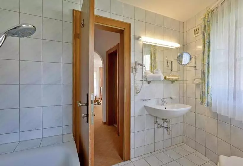 Hotelli Waldheim Garni