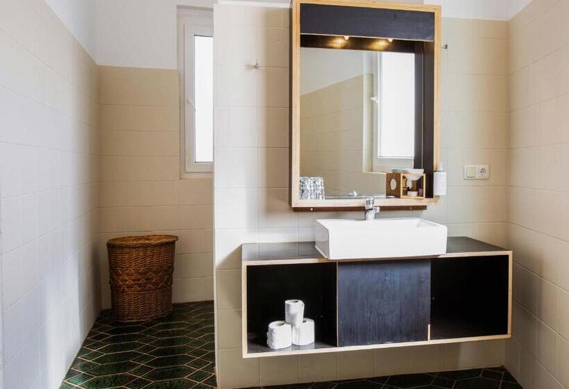 استراحتگاه King Fisher Village