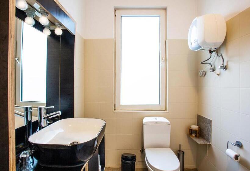 استراحتگاه King Fisher Village