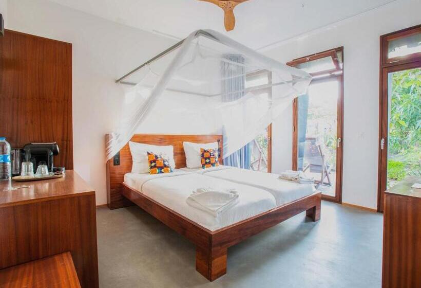 استراحتگاه King Fisher Village