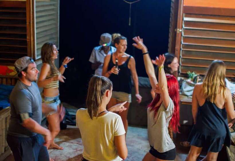 هاستل Bella's Backpackers Cayo