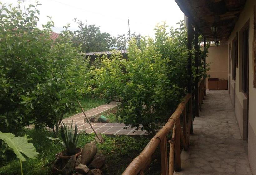 تختخواب و صبحانه My Family Guesthouse