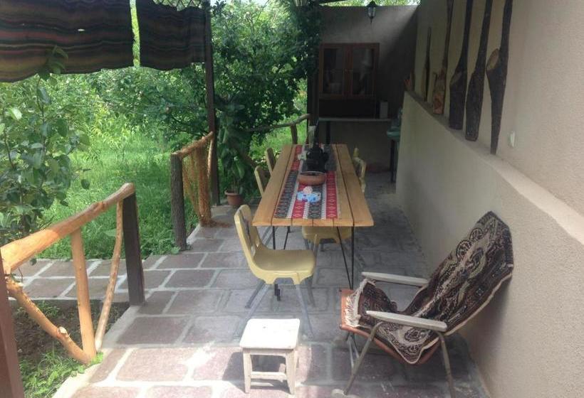 تختخواب و صبحانه My Family Guesthouse