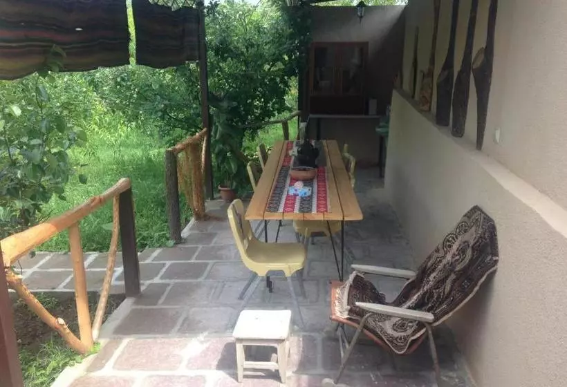 تختخواب و صبحانه My Family Guesthouse