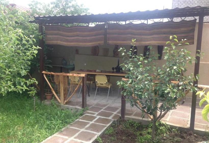 تختخواب و صبحانه My Family Guesthouse