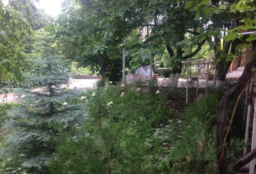 تختخواب و صبحانه My Family Guesthouse