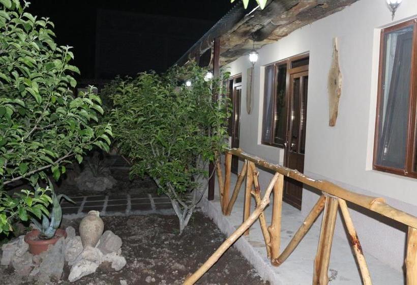 تختخواب و صبحانه My Family Guesthouse