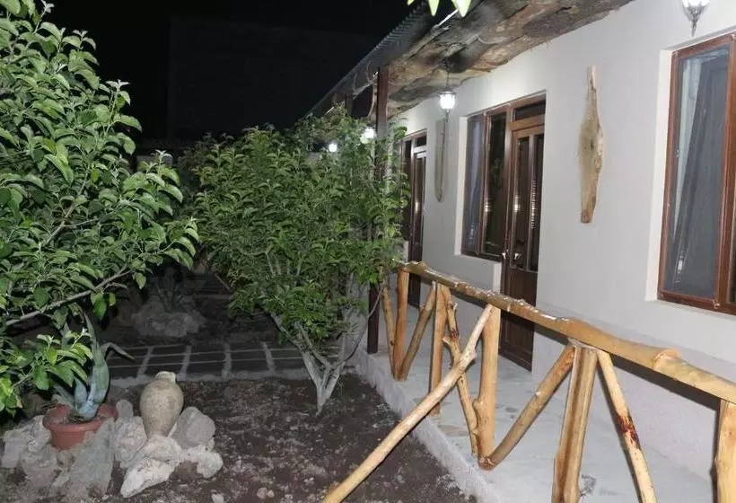 تختخواب و صبحانه My Family Guesthouse