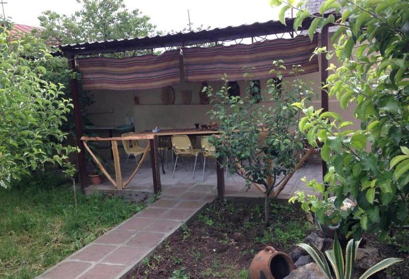 تختخواب و صبحانه My Family Guesthouse