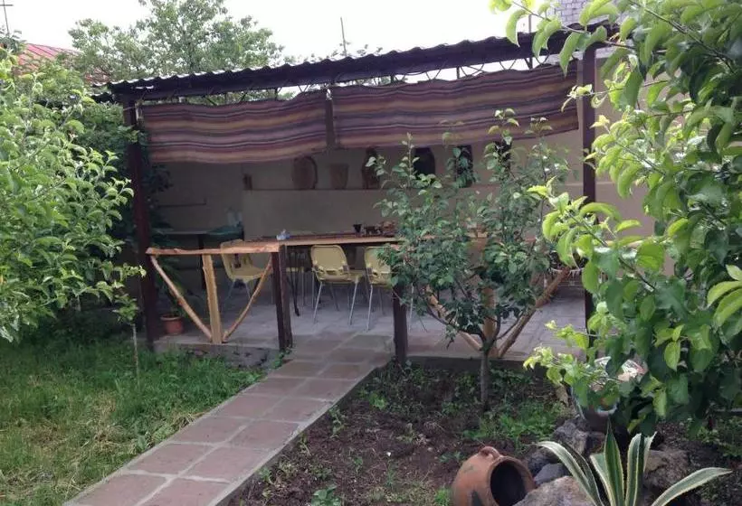 تختخواب و صبحانه My Family Guesthouse
