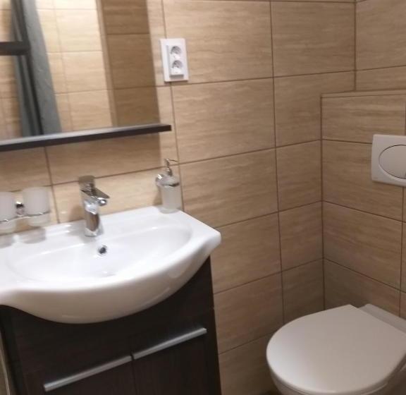 مبيت وإفطار M7 Galéria Panzió