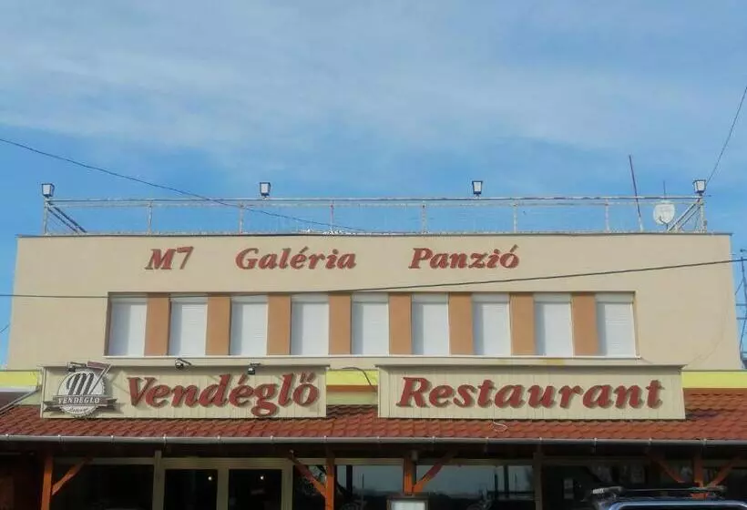 ベッドアンドブレックファースト M7 Galéria Panzió