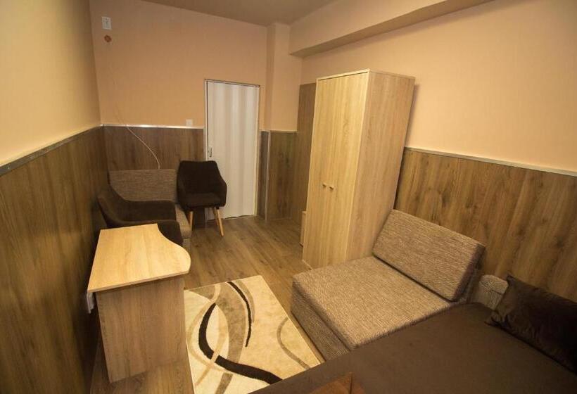 مبيت وإفطار M7 Galéria Panzió