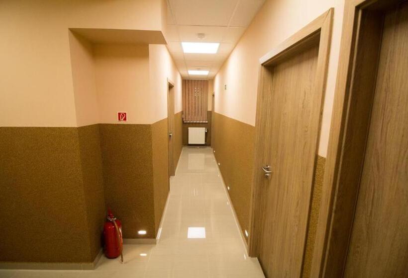 مبيت وإفطار M7 Galéria Panzió