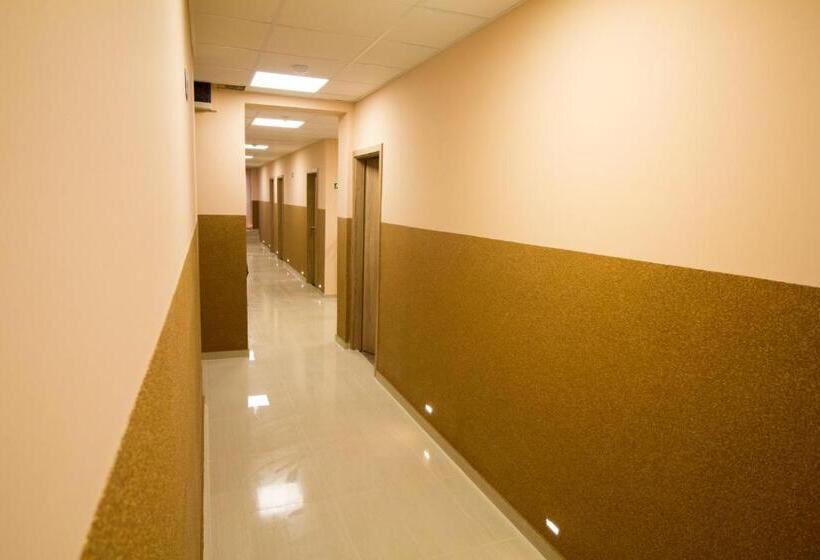 مبيت وإفطار M7 Galéria Panzió