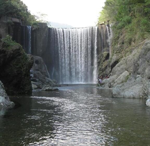 تختخواب و صبحانه Zion Country