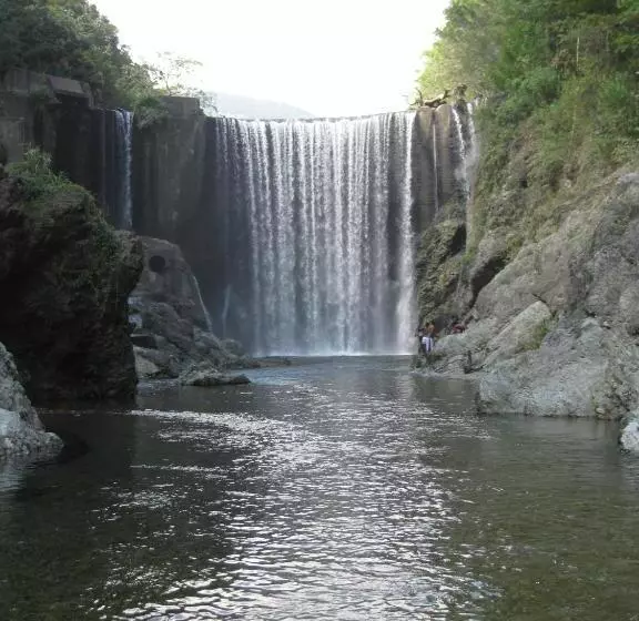 تختخواب و صبحانه Zion Country