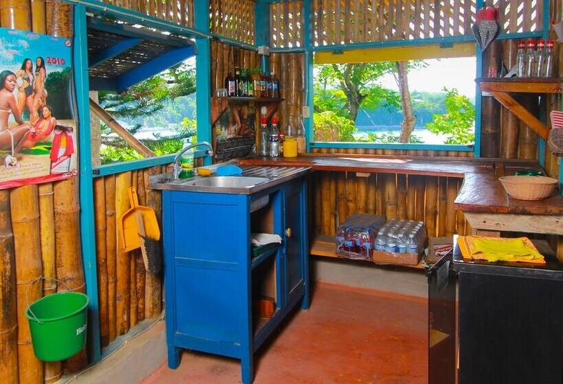 تختخواب و صبحانه Zion Country